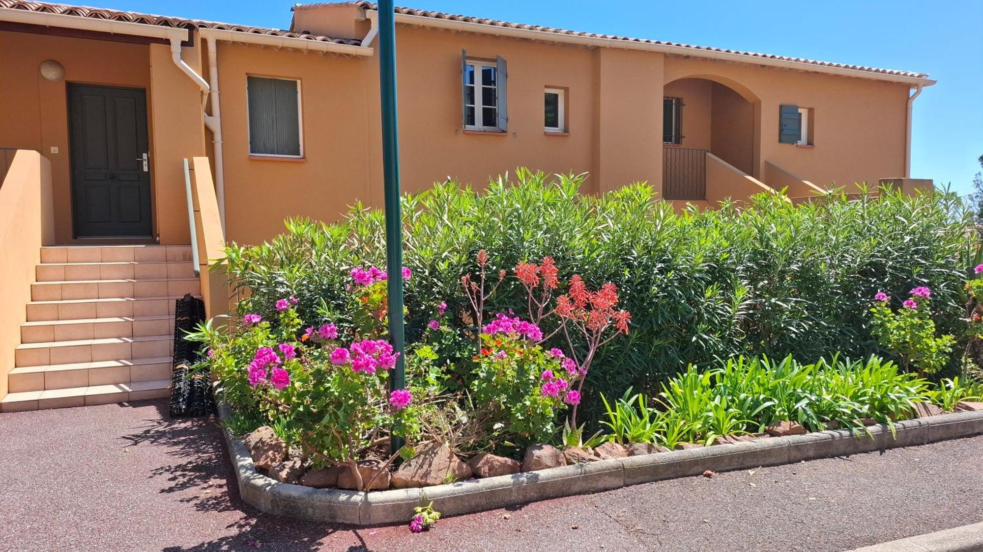 Appartamento Rochemarine Panoramic Théoule-sur-Mer Esterno foto